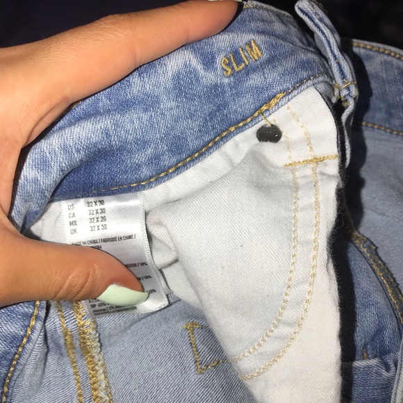 Distressed Light Wash AE Jeans - Picture 4 of 4